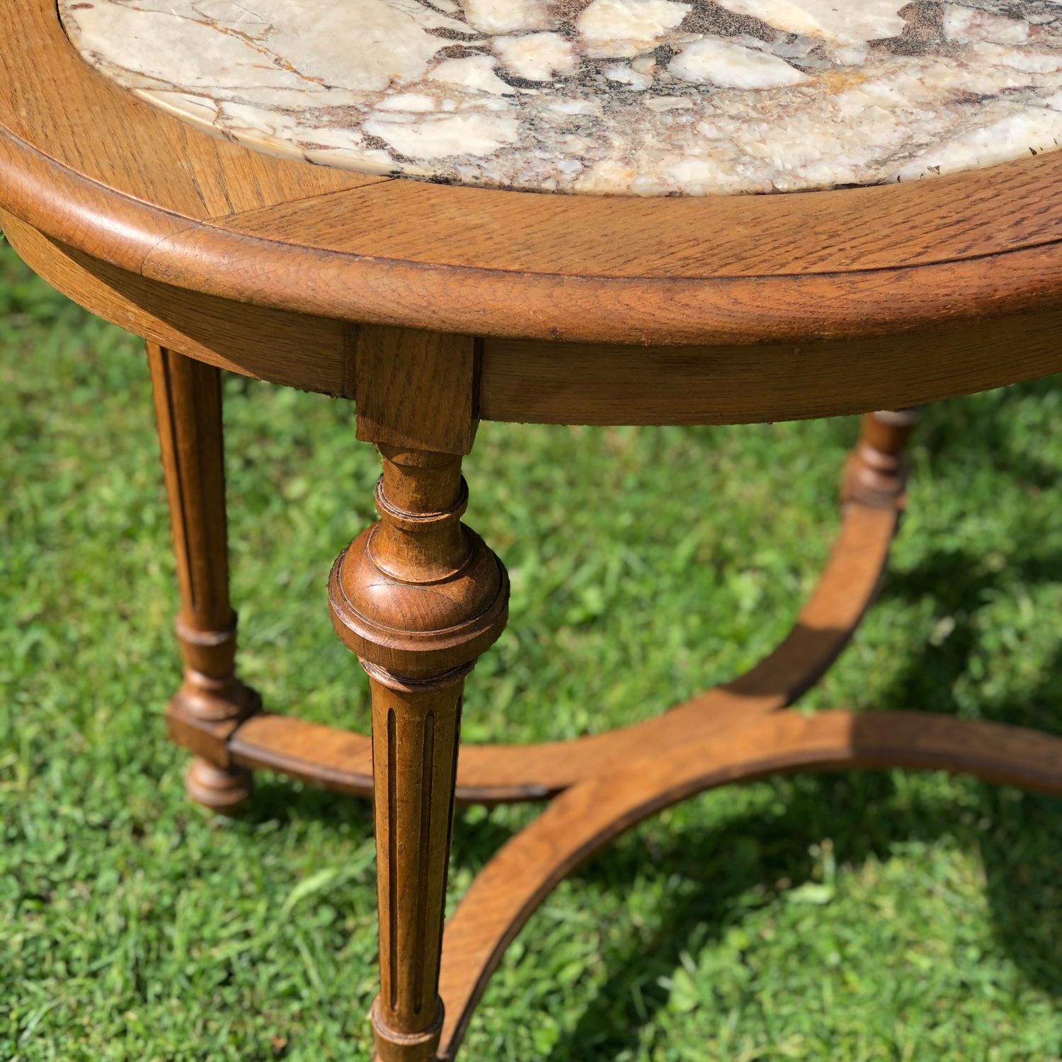 Чайный столик из дерева фото