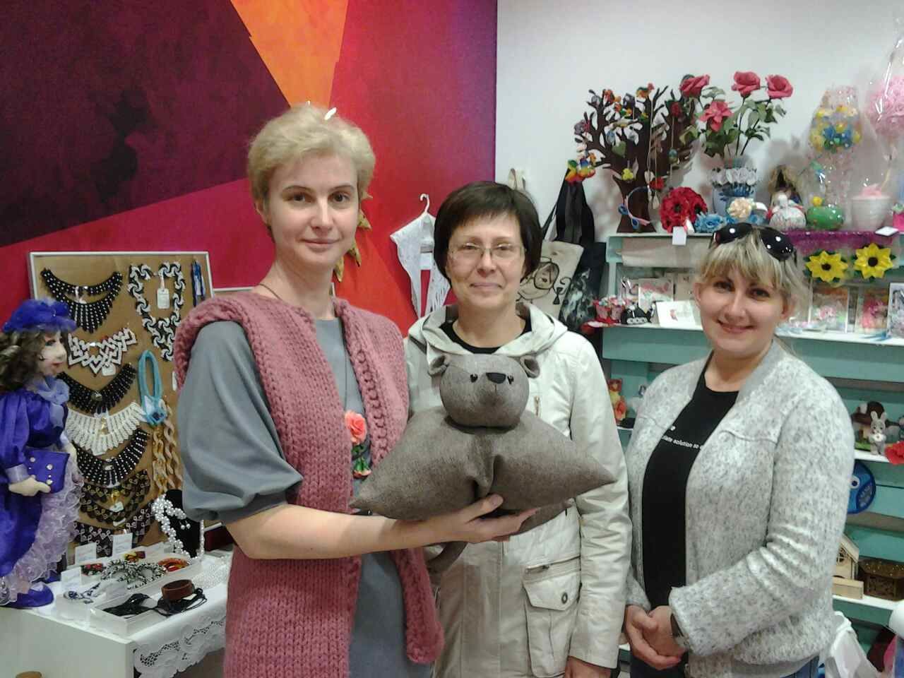 и шьем, и вяжем и вышиваем
