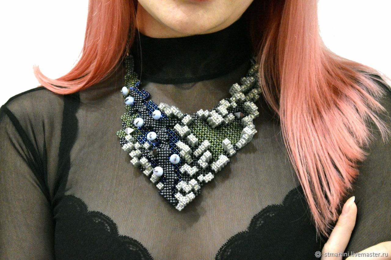 колье цепь под серебро 79590-1 1 399. ожерелье с камнями в золоте. колье с зелеными камнями. винтажное колье с жемчугом. колье сургут каталог.