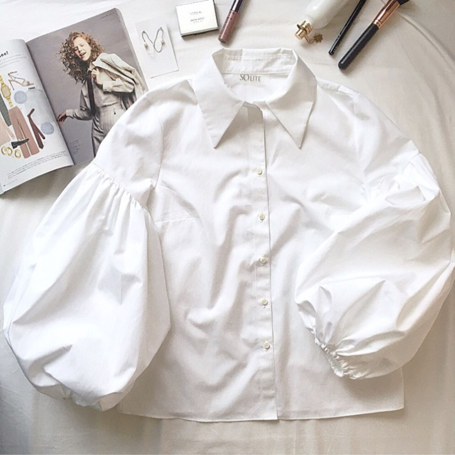 Белая блузка-рубашка с пышными рукавами в интернет-магазине ЯрмаркаМастеров по цене 14000 ₽ – MJQNGRU