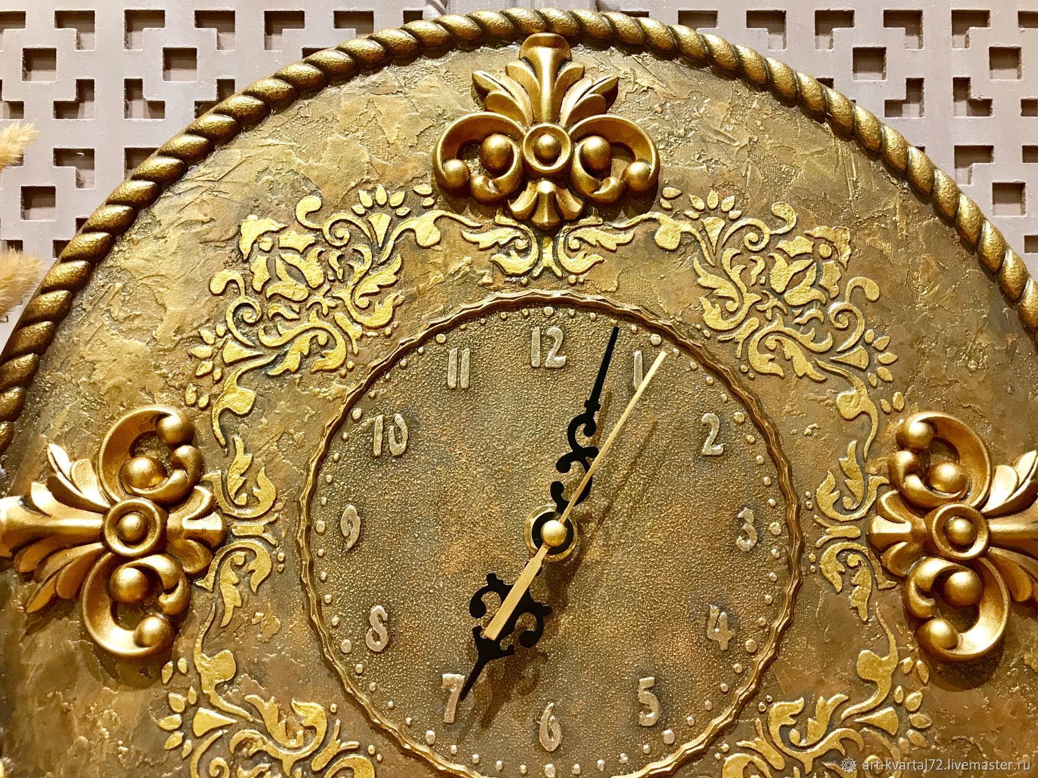 Старые настенные часы