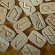 Руны из дерева вырезанные вручную на закругленных заготовках