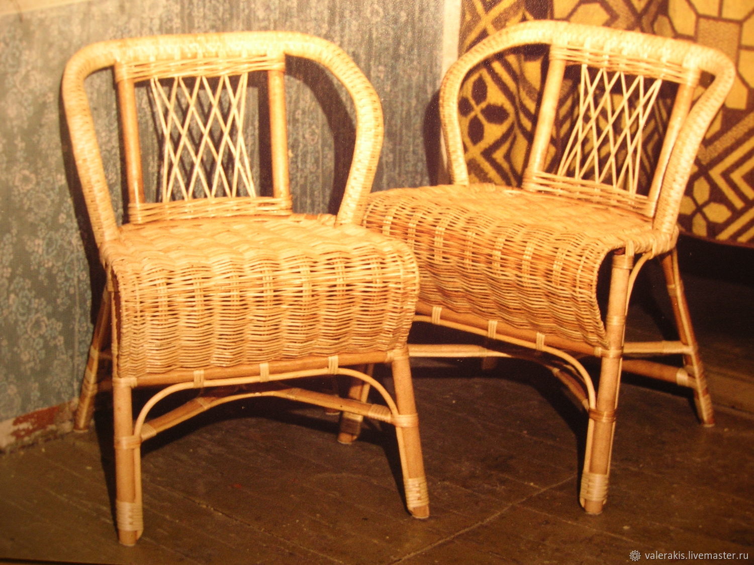 Старое плетеное кресло