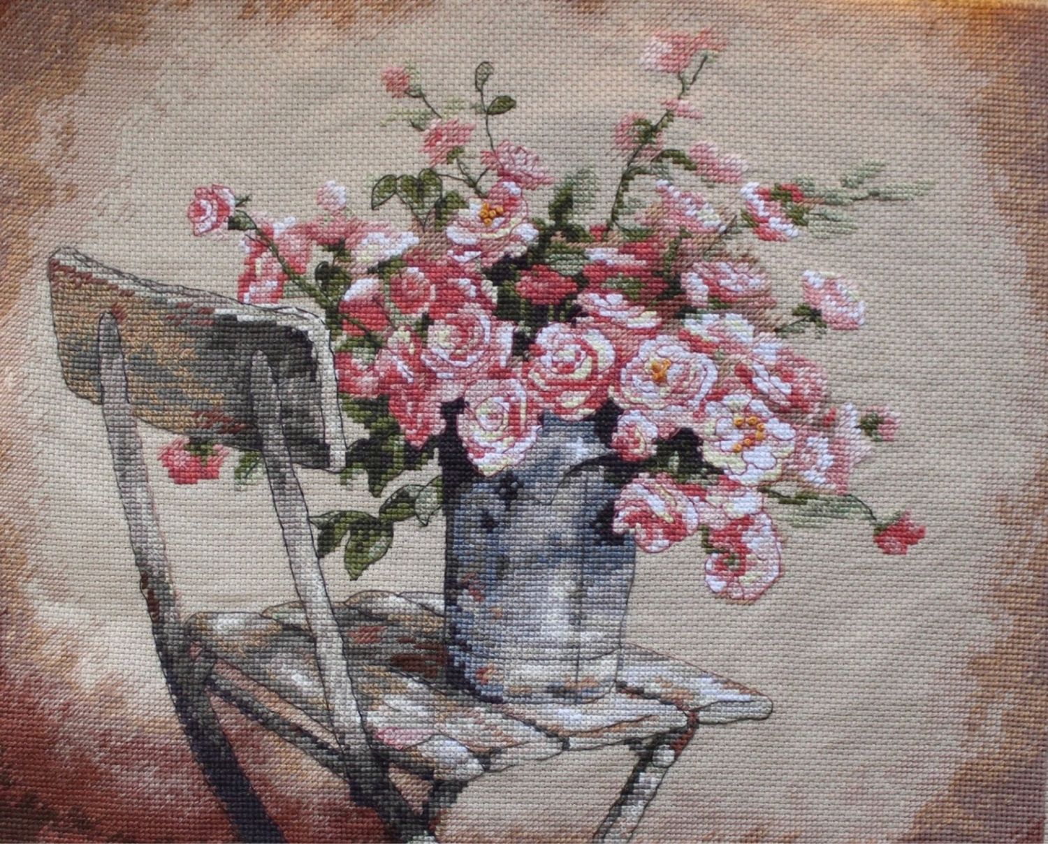 Вышивка розы на белом стуле