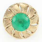 Золотое кольцо с колумбийским изумрудом в окружении бриллиантов от JR