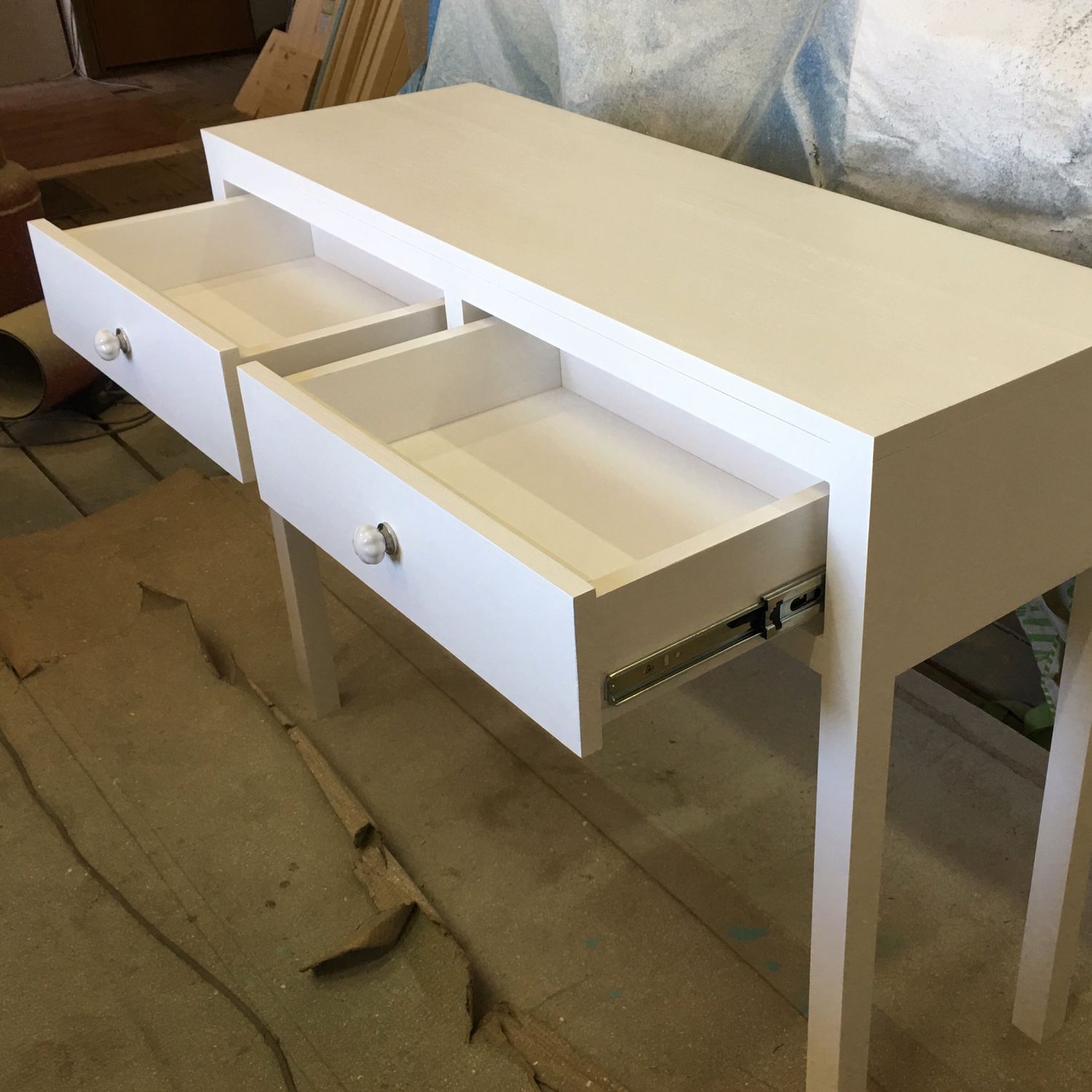 кухонный стол с выдвижными ящиками для хранения