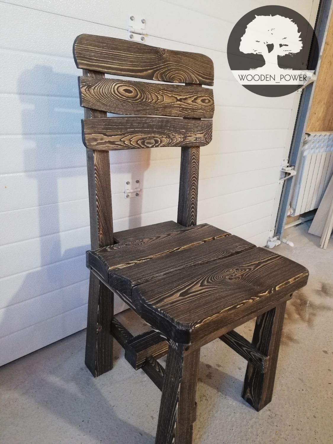 Брутальный стул из дерева