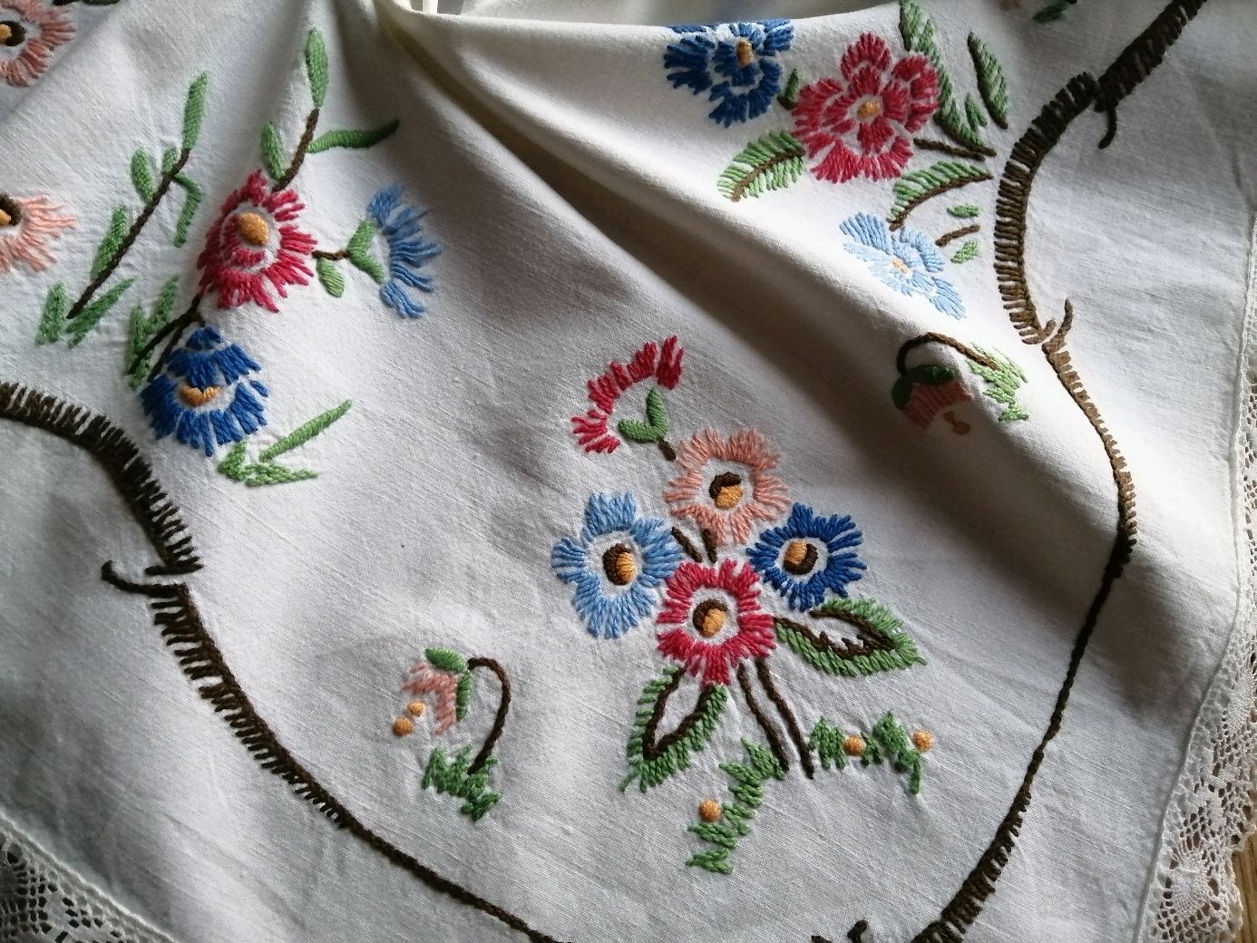 Вышивка на скатерти крестом: хардангер и флорентийские схемы для салфеток