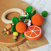 Работы для детей, ручной работы. Ярмарка Мастеров - ручная работа Prorezyvatel-anillo con apelsinkami. Handmade.