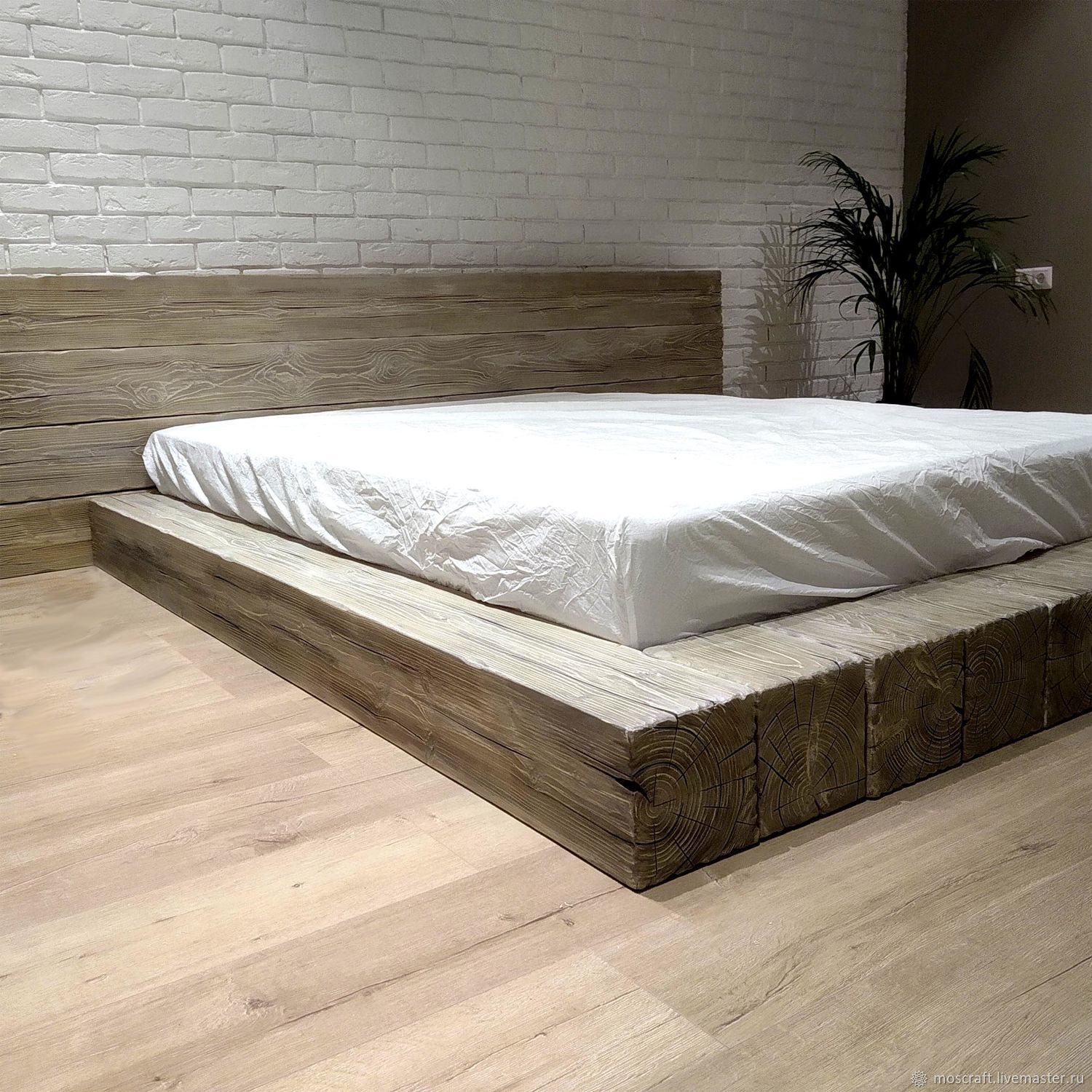 Кровать из дуба лофт