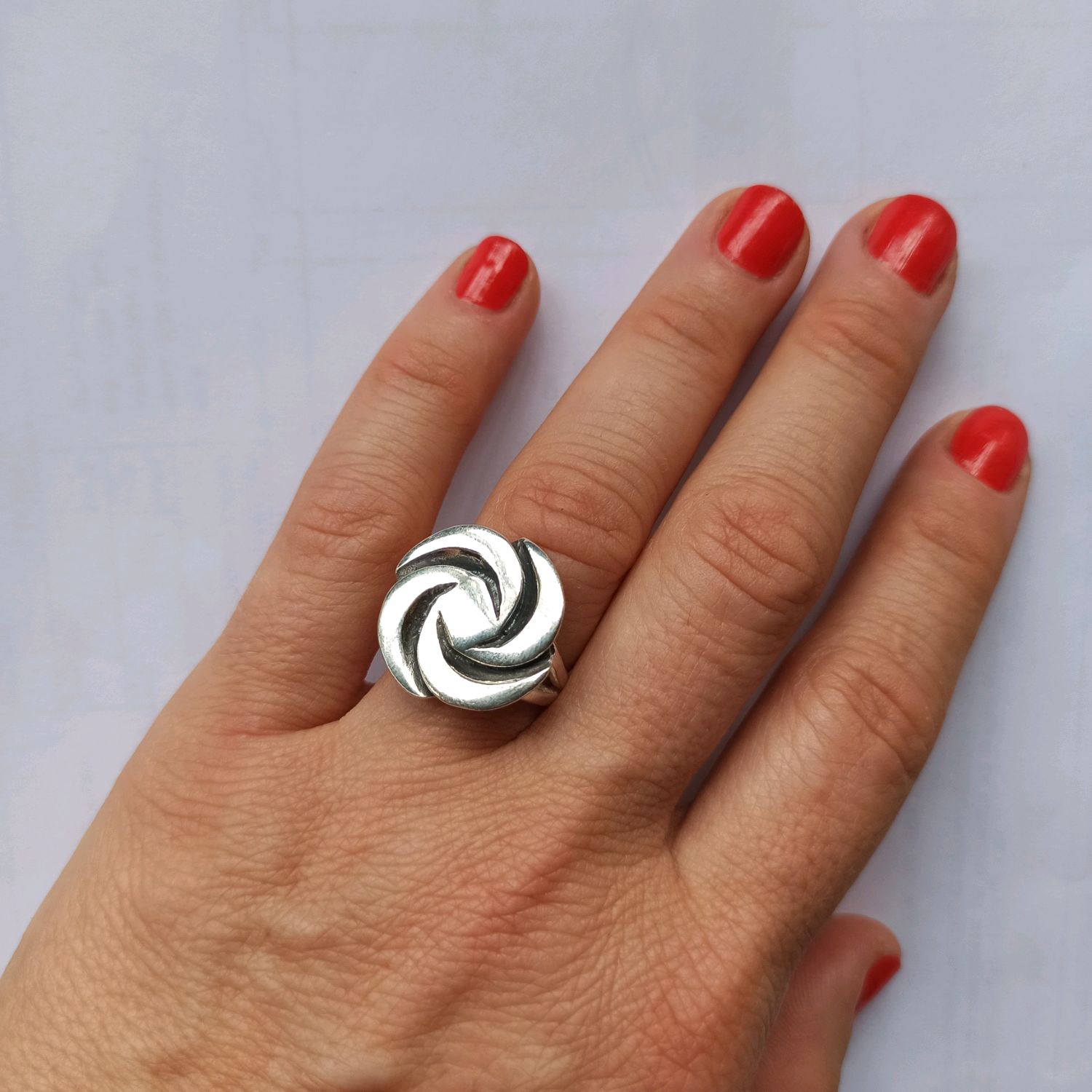 Кольцо в форме кольца