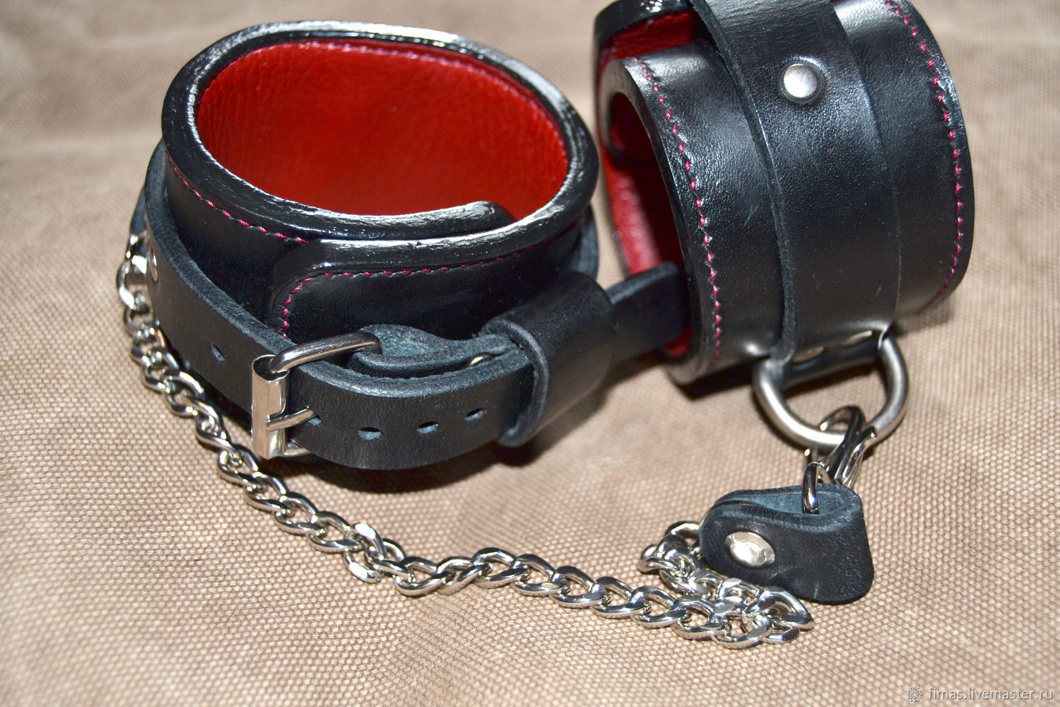 БДСМ наручники из кожи в интернет-магазине Ярмарка Мастеров по цене 5950 ₽  – M7MQMBY | Наручники, Москва - доставка по России