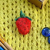 Украшения handmade. Livemaster - original item Felted Strawberry Brooch. Handmade.