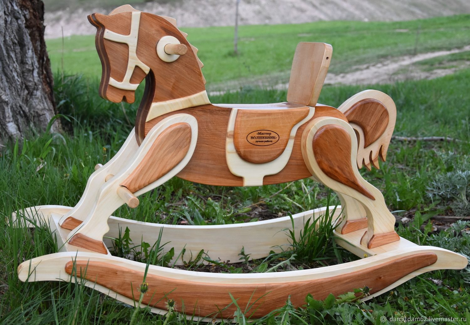 Качели лошадка. Лошадка качалка. Деревянная качалка для детей. Лошадка качалка из дерева. Детская качалка лошадка деревянная.