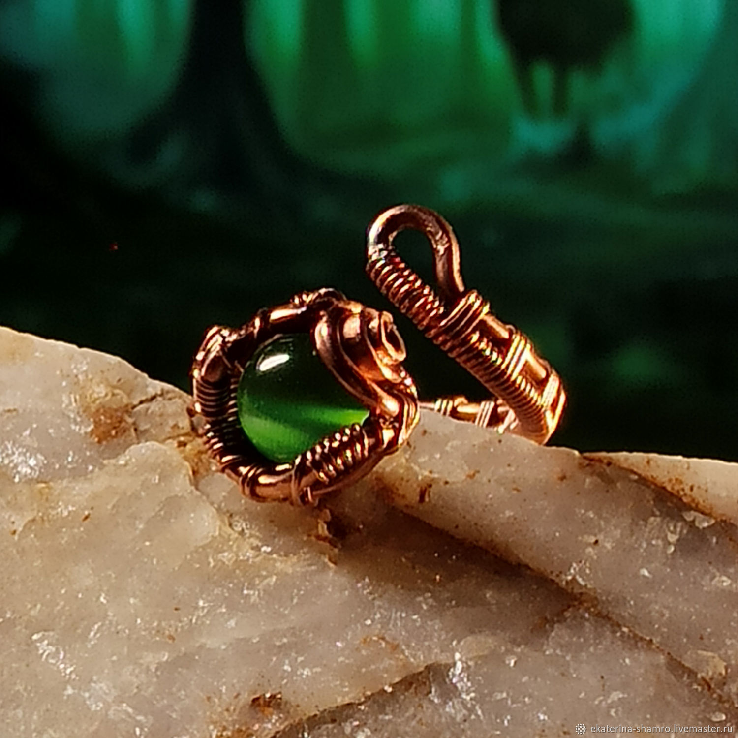 Кольца духа. Хранители кольца. Модные кольца с изумрудом. Forest кольцо дракон. Кольца духа.