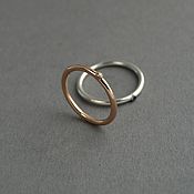 Золотое помолвочное кольцо с вставками из белого золота