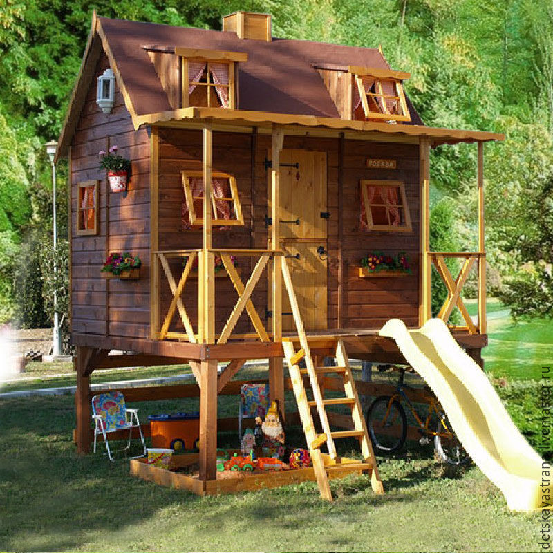 Детский игровой домик для дачи из дерева фото