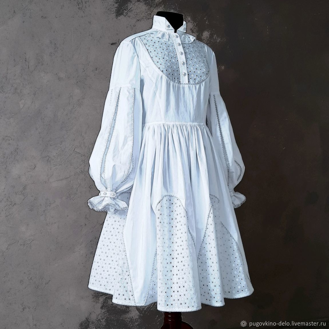 Все товары > Белое платье из шитья с рукавами крылышками купить в интернет-магазине