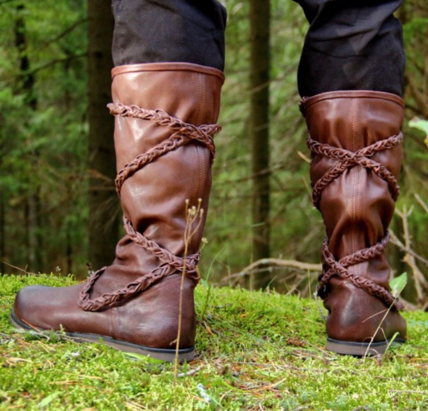 Средневековые кожаные ботинки
