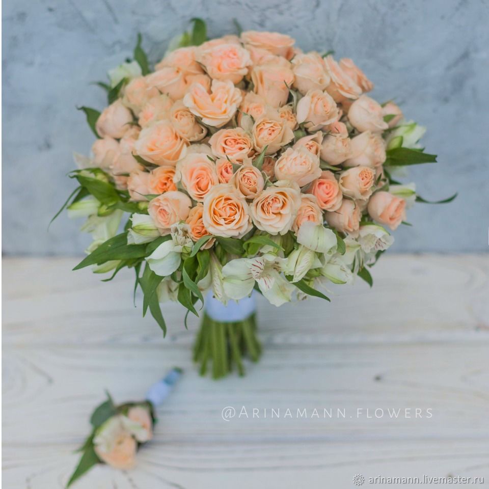 Букет невесты из кустовой розы купить в СПб