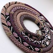 Lariat necklace made of beads 