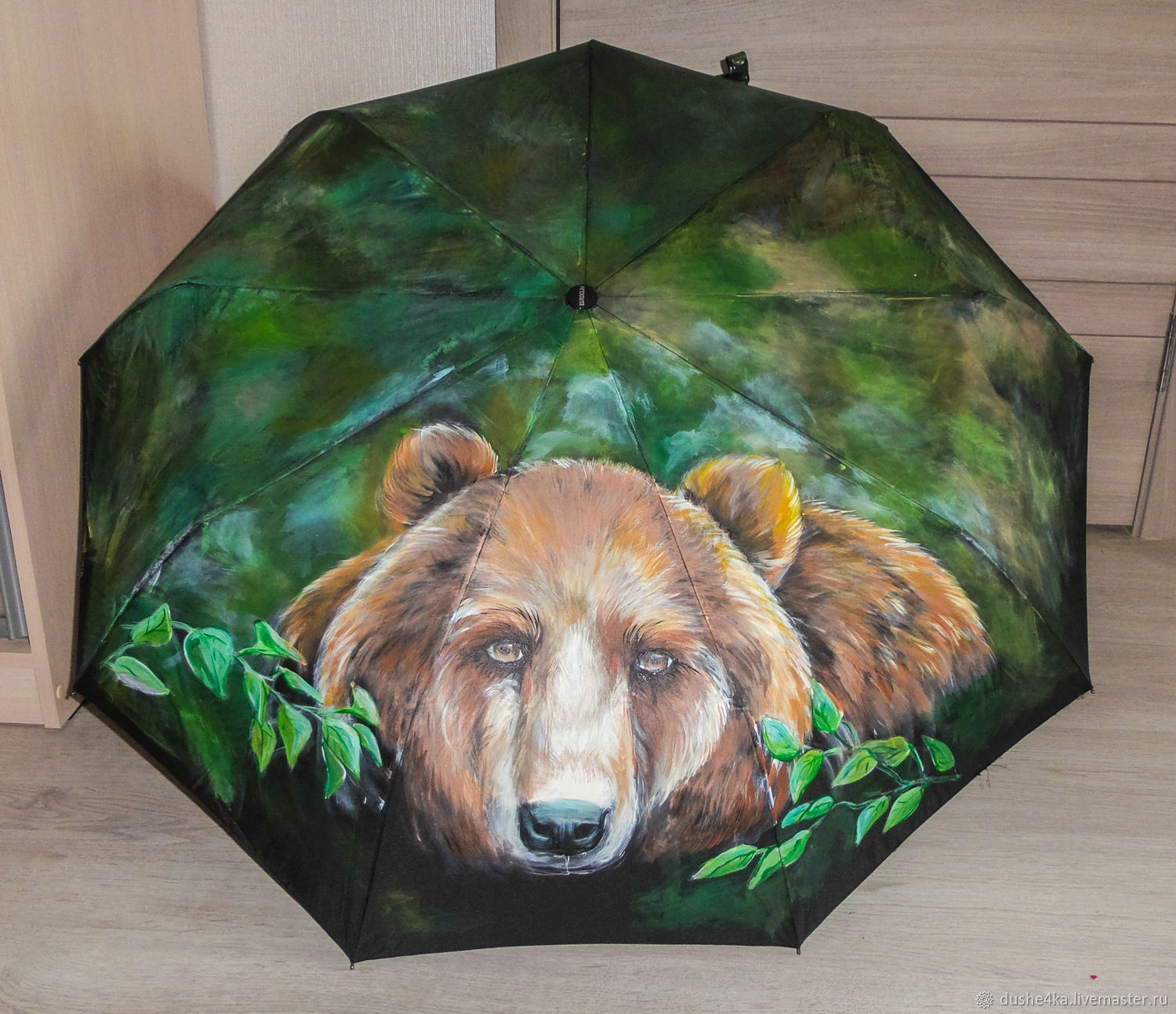 Медведь с зонтом