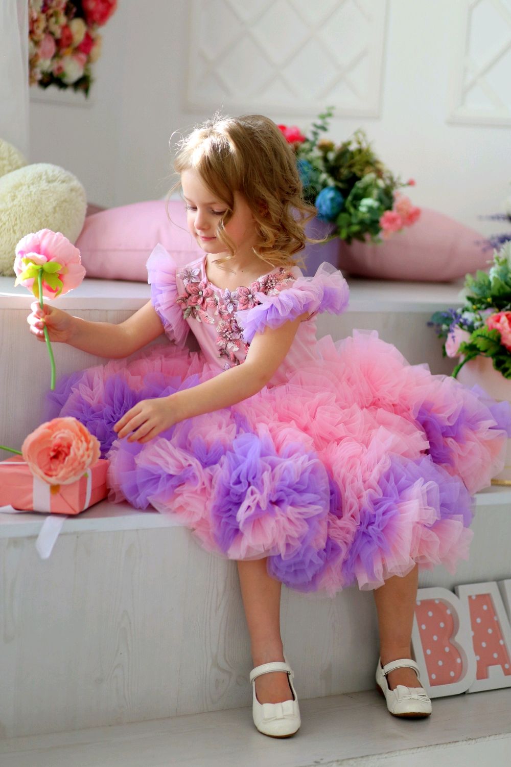 Платья для девочек на выпускной - богатство красок для маленьких принцесс