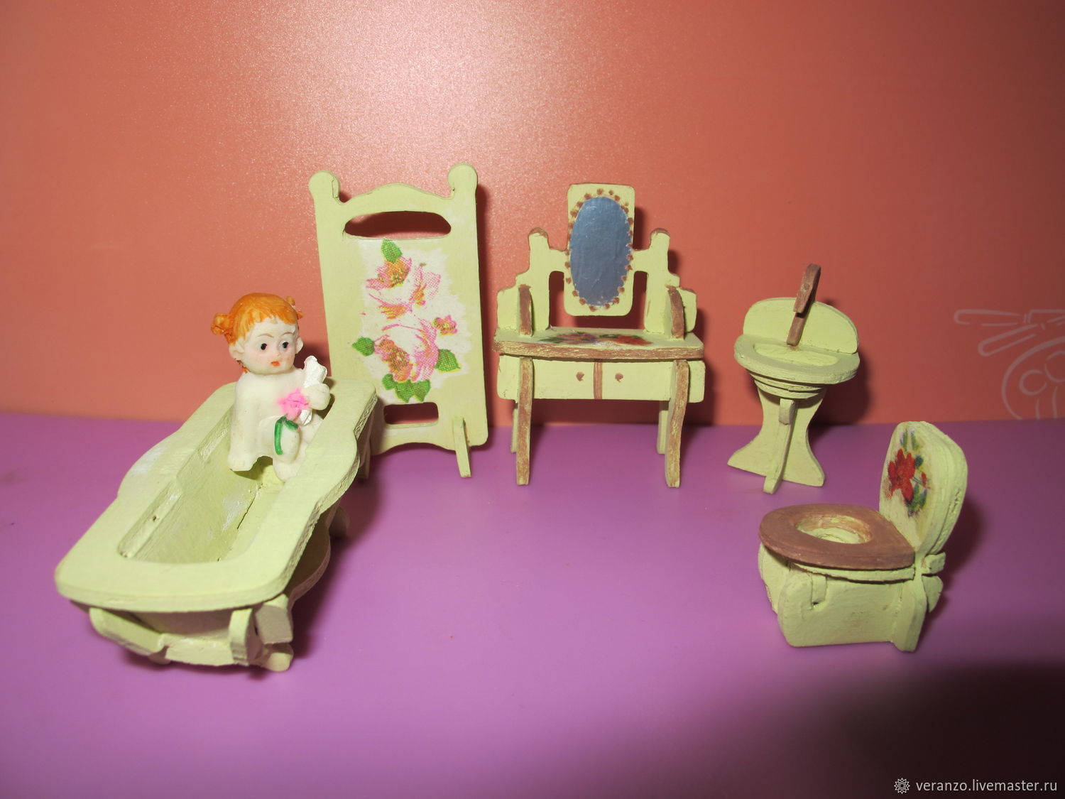 Набор кукольной мебели ссср