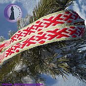 The hat is Ingliya in a vibrating lattice white-red