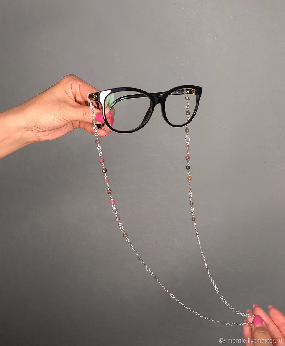 Как правильно носить цепочку для очков для зрения