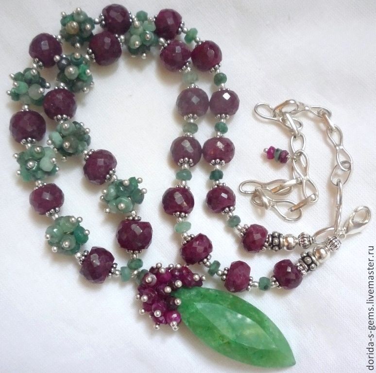necklace, designer necklace, necklace, necklace on a every day necklace out, the necklace of rubies, a necklace of emeralds necklace, emeralds necklace, necklace for gift, beads from rubies, emeralds 