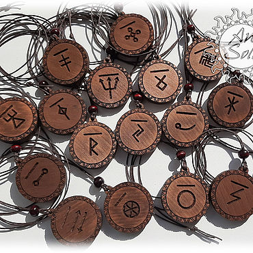 разнообразные талисманы ручной работы