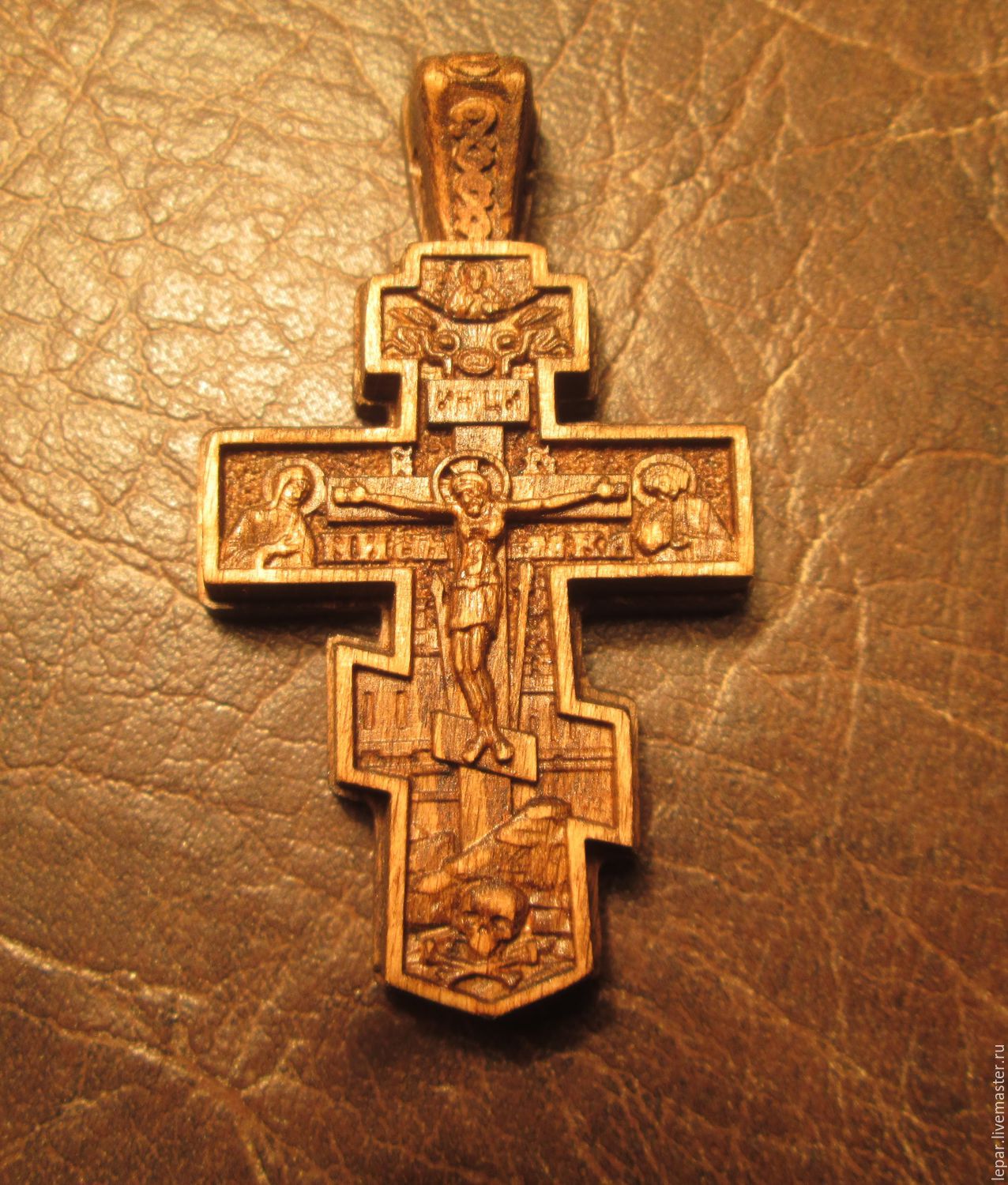 Православные нательные деревянные. Крест наперсный деревянный. Наперсный крест дерево. Деревянный крестик нательный. Резные нательные крестики.