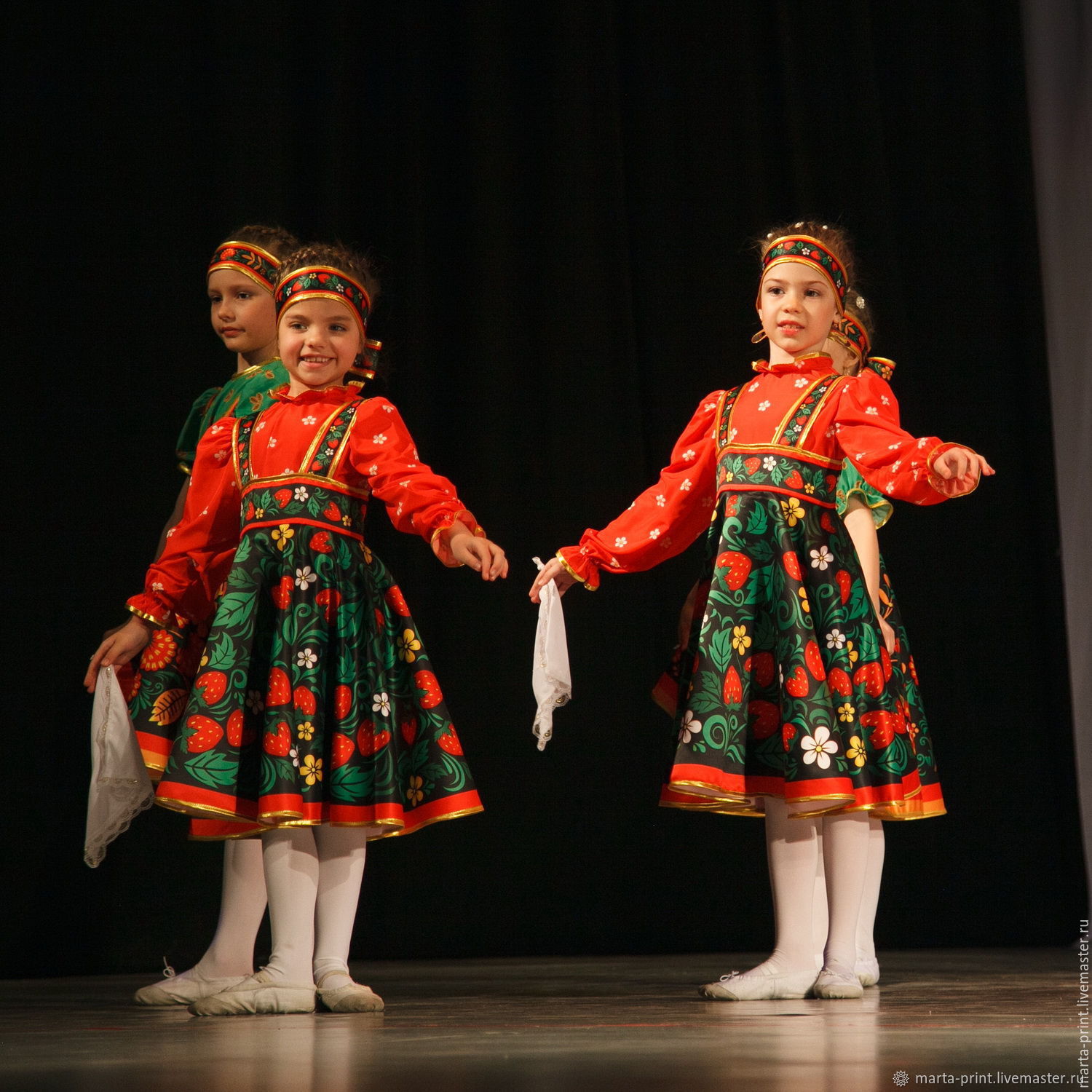 Детский народный костюм. Костюм Калинка Малинка. Костюм для русского народного детского танца Калинка-Малинка. Калинка Малинка танец. Танец Калинка Малинка русская народная.