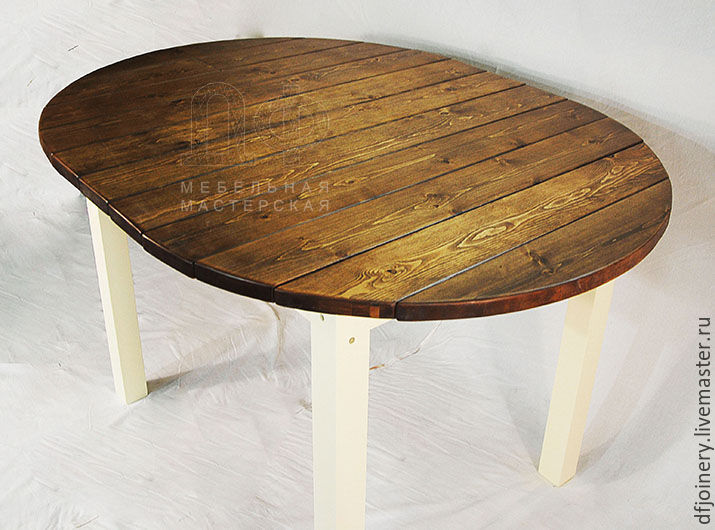 Деревянный стол для спальни