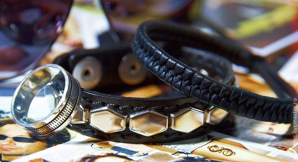 Кожаный браслет Хэнка Муди (Californication) с полосой звезд