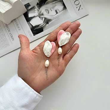 Украшения ручной работы. Ярмарка Мастеров - ручная работа Серьги лепестками и культивированной жемчужиной. Handmade.