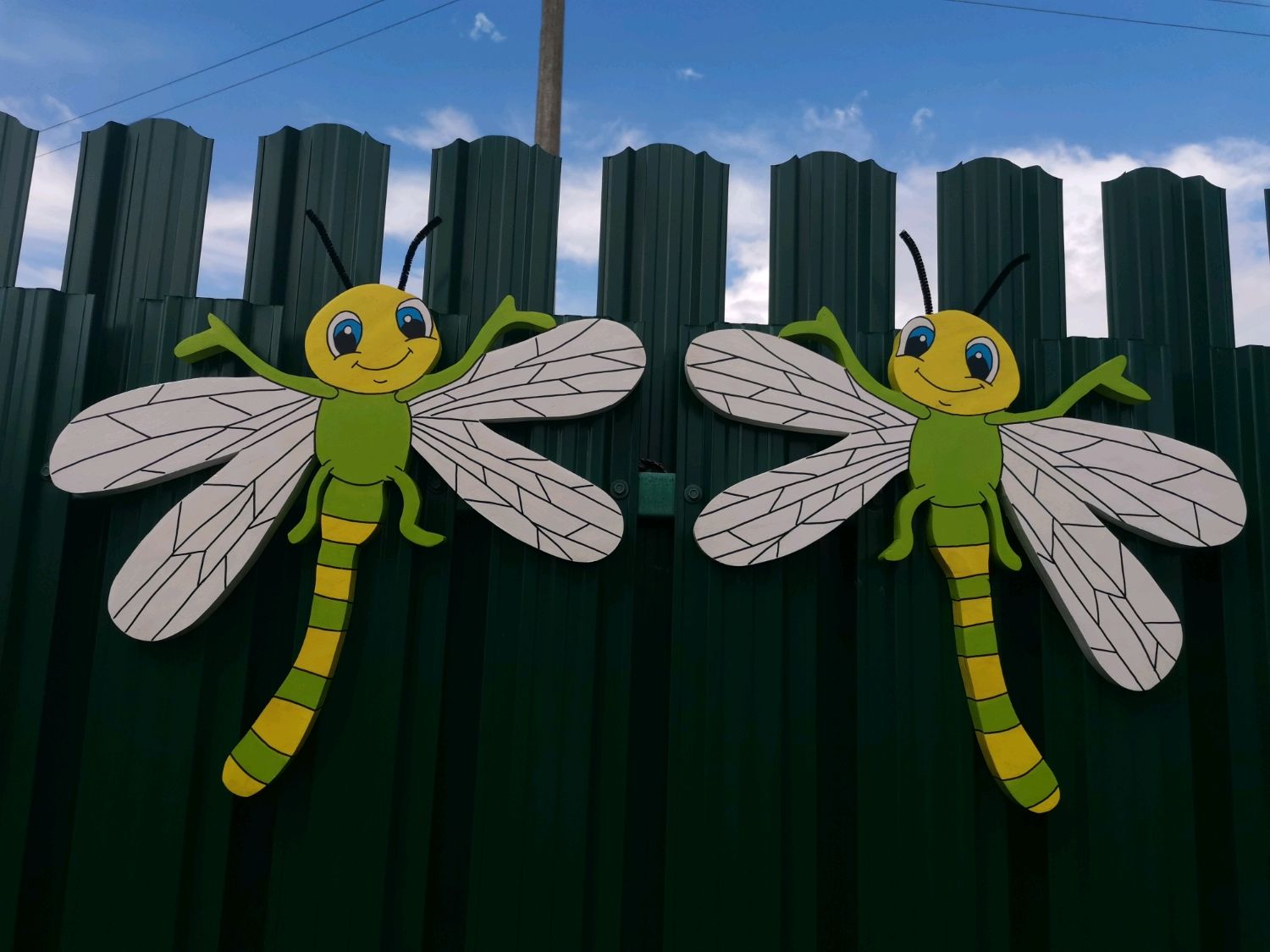 Рисунки на заборе насекомые
