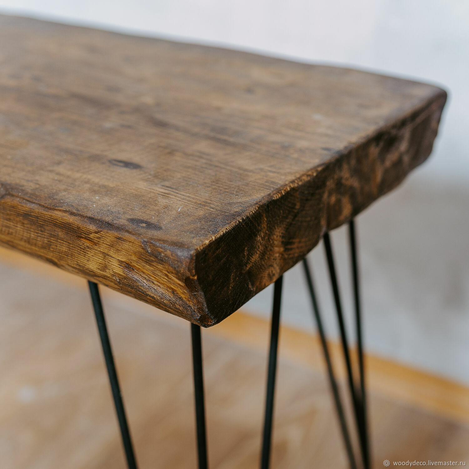Консольный столик из дерева