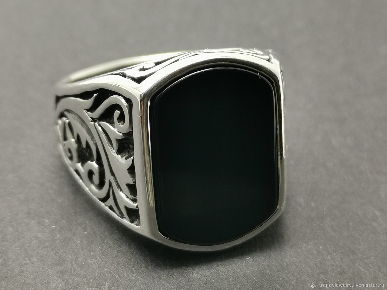 Перстень с ониксом мужской серебро