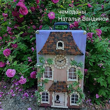 Куклы и игрушки ручной работы. Ярмарка Мастеров - ручная работа "Домик с розами"  Кукольный домик в чемодане. Handmade.