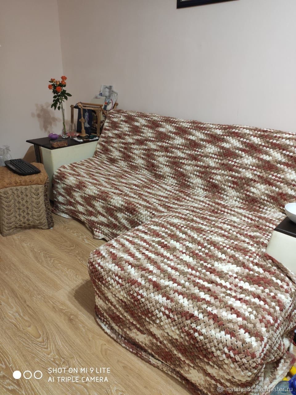 Накидка на диван крючком: идеи оформления и изготовления с фото