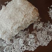 Фатин, вышивка  3D на сетке белые розы