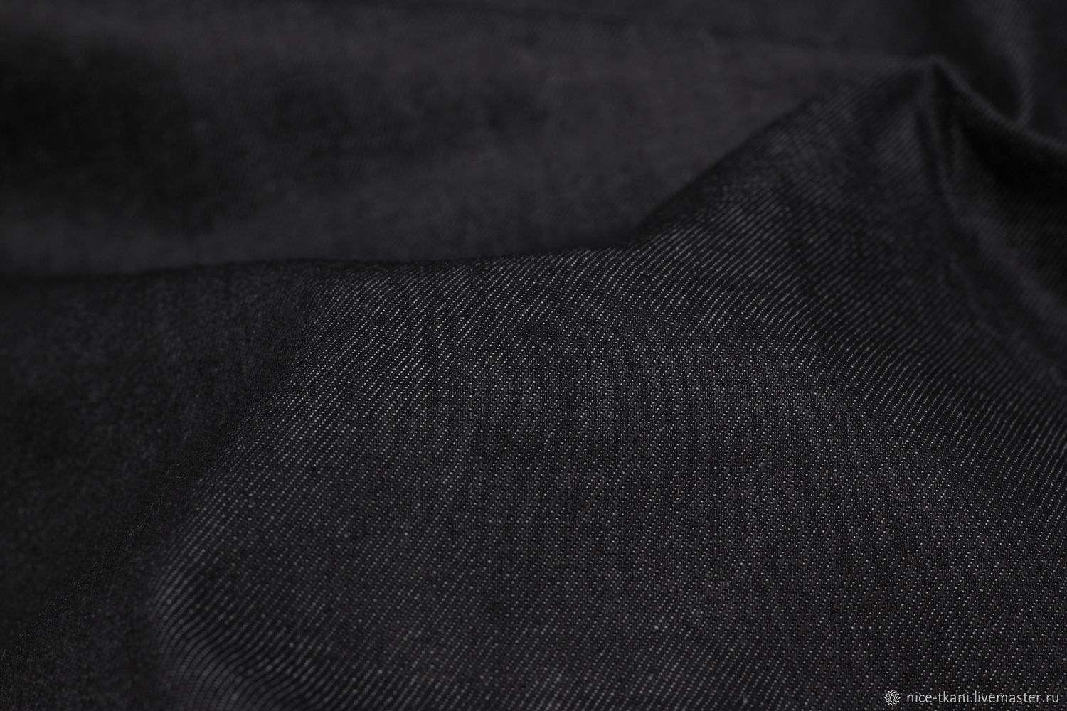 Черная джинсовая ткань