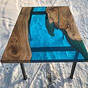 Журнальный столик с голубой рекой