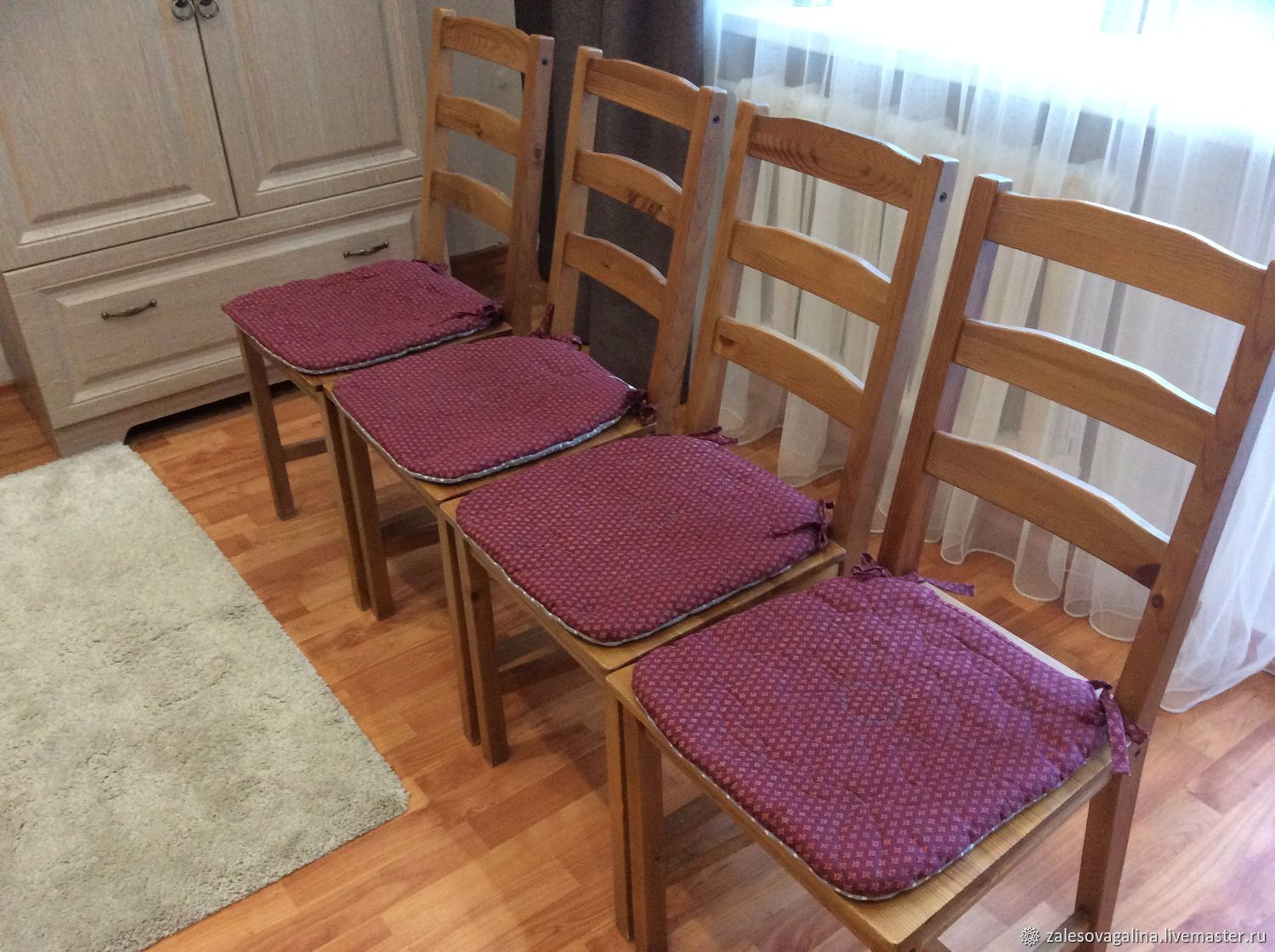 пошив сидушек для стульев