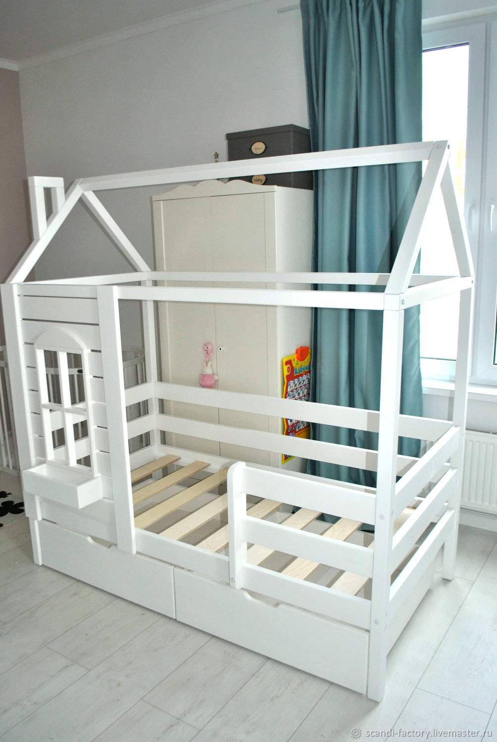детская кровать домик от 2 лет с бортиками