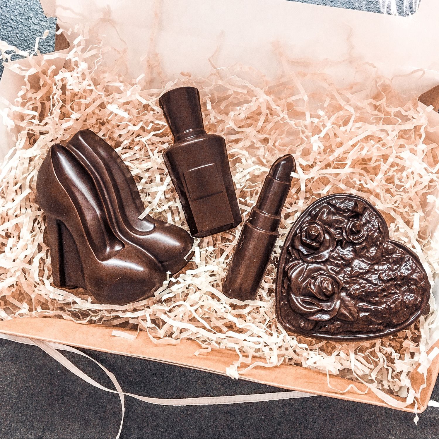 Шоколад 8. Наборы из шоколада. Фигурный шоколад. Подарки из шоколада.