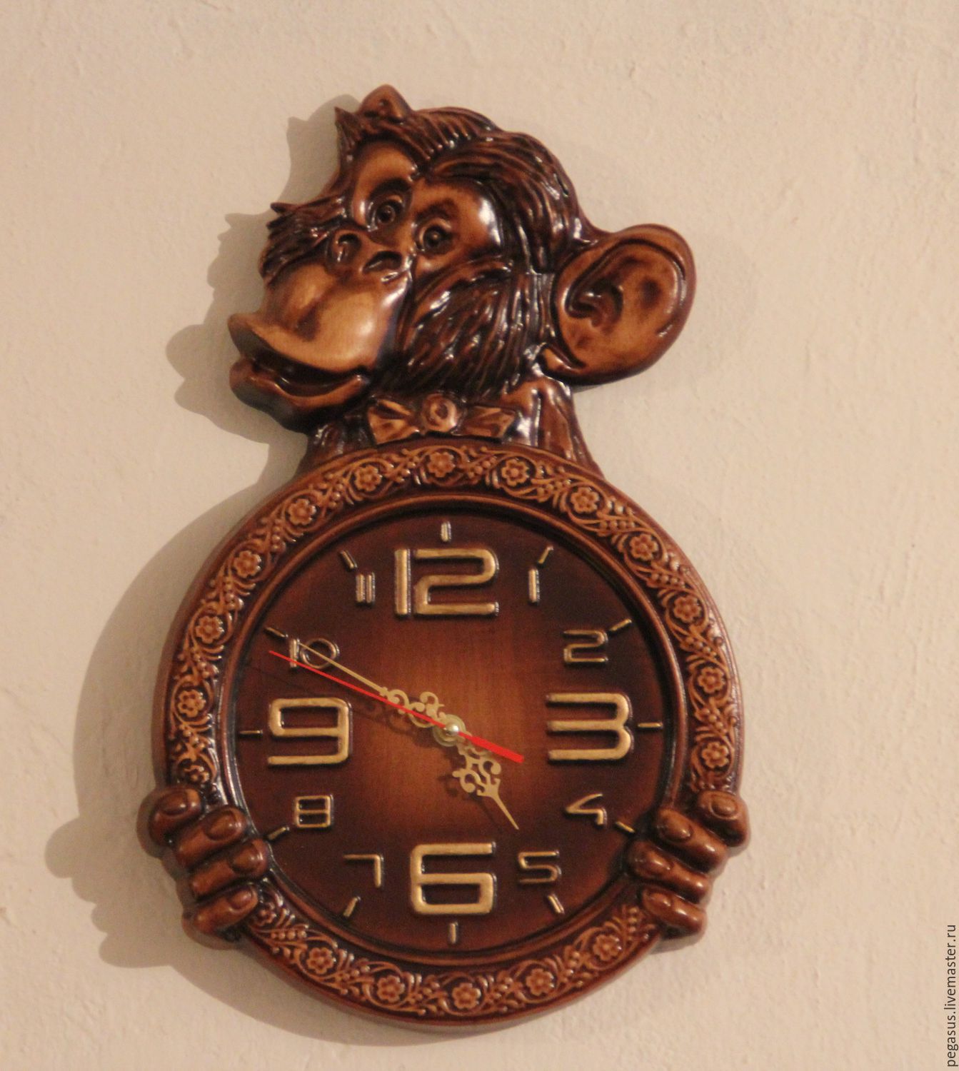 Часы с обезьяной