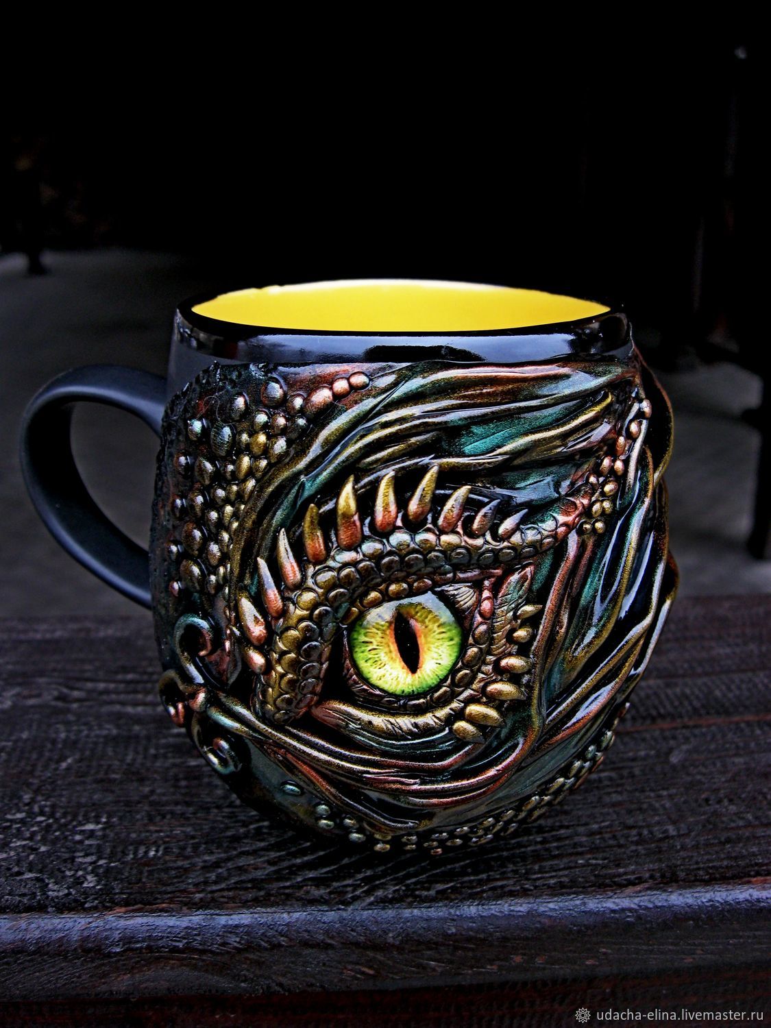 кружка дракон. кружка из полимерной глины игра престолов. дракон на кружке. кружка с полимерной глиной дракон. кружка с драконом из глины.